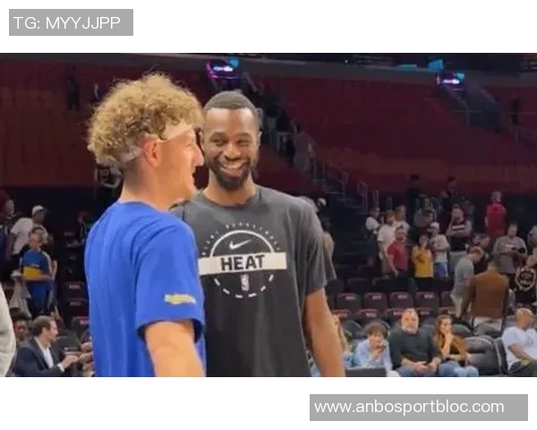 波杰姆斯基赛前与前队友维金斯重聚两人亲密拥抱温情互动