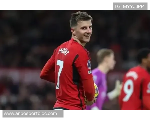 芒特滑跪庆祝曼联逆转胜利穿云箭助攻成关键时刻英雄 芒特滑跪庆祝曼联逆转胜利穿云箭助攻成关键时刻英雄