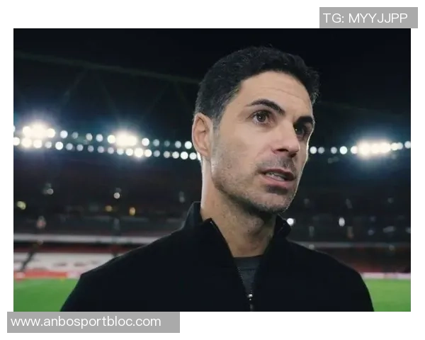 恭喜若日尼奥荣膺2025赛季巴甲最佳后腰奖项分享领奖瞬间