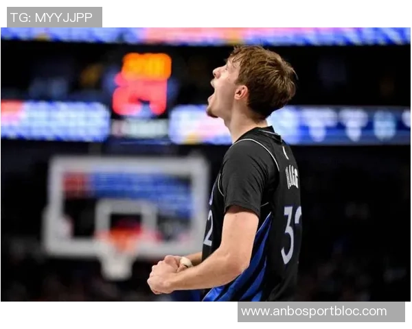 弗拉格在比赛中表现出色成为历史第二年轻的15分5板5助球员仅次于詹姆斯