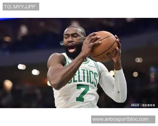 杰伦布朗称赞西蒙斯持续进步与积极心态表示对他的高度尊重